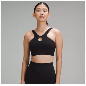Lululemon SmoothCover Front Cut-Out Yoga Bra
A/B Cup size 8